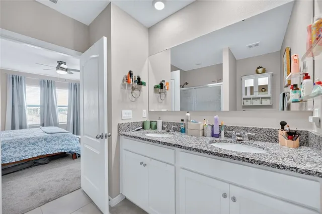 a en suite bathroom with double sink and a mirror