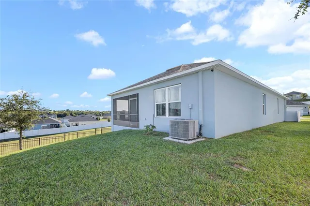 a view of a house with backyard and garden