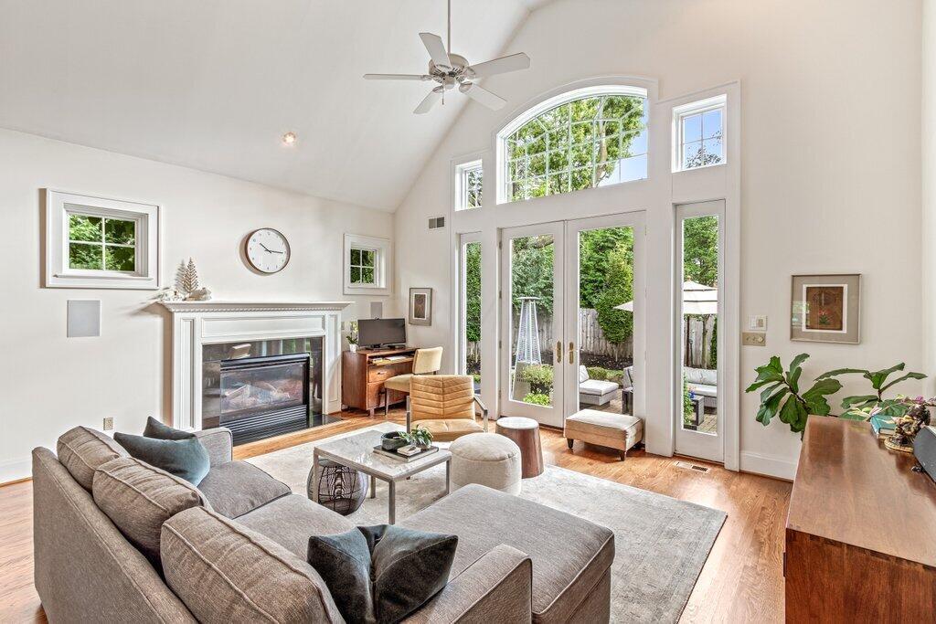 2274 Yorkshire Road Columbus, OH 43221 - Photo 5 of 59 2274 Yorkshire Road-6.jpg-SMALL