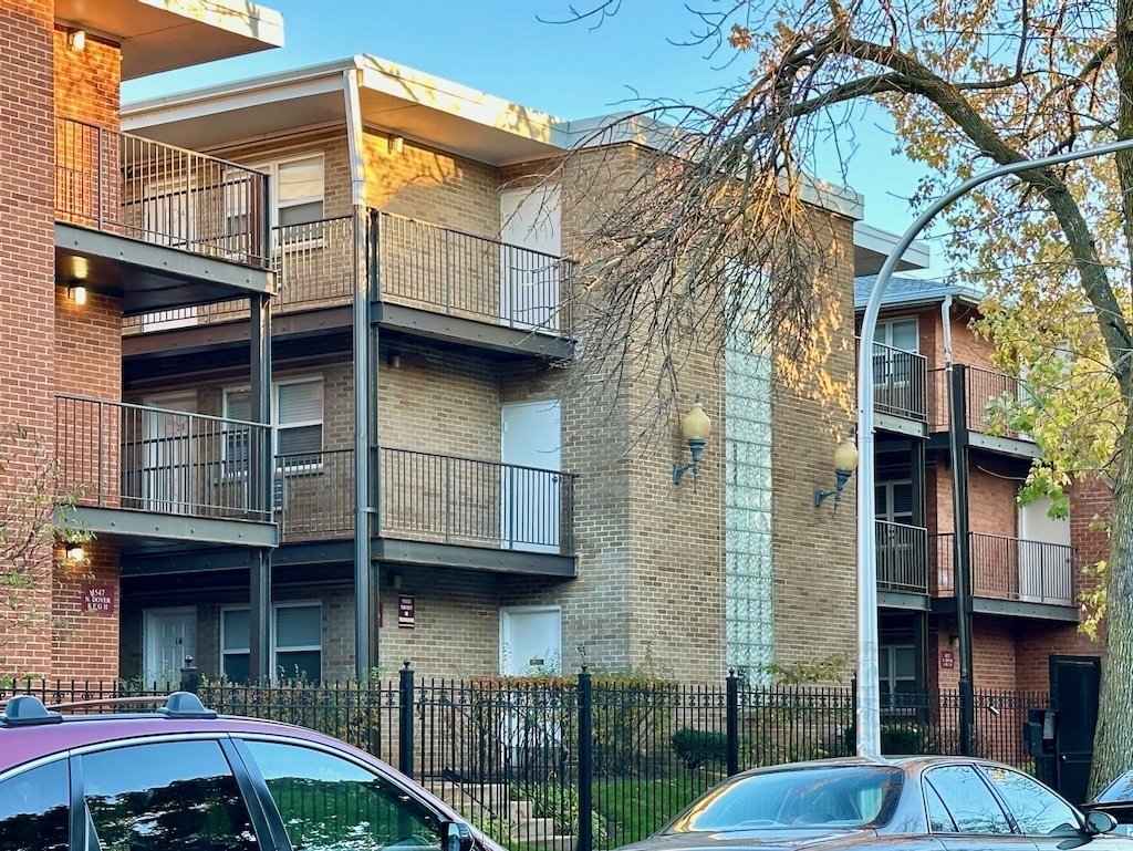 4543 North Dover Street, Unit 1B Chicago, IL 60640 - Photo 2 of 3