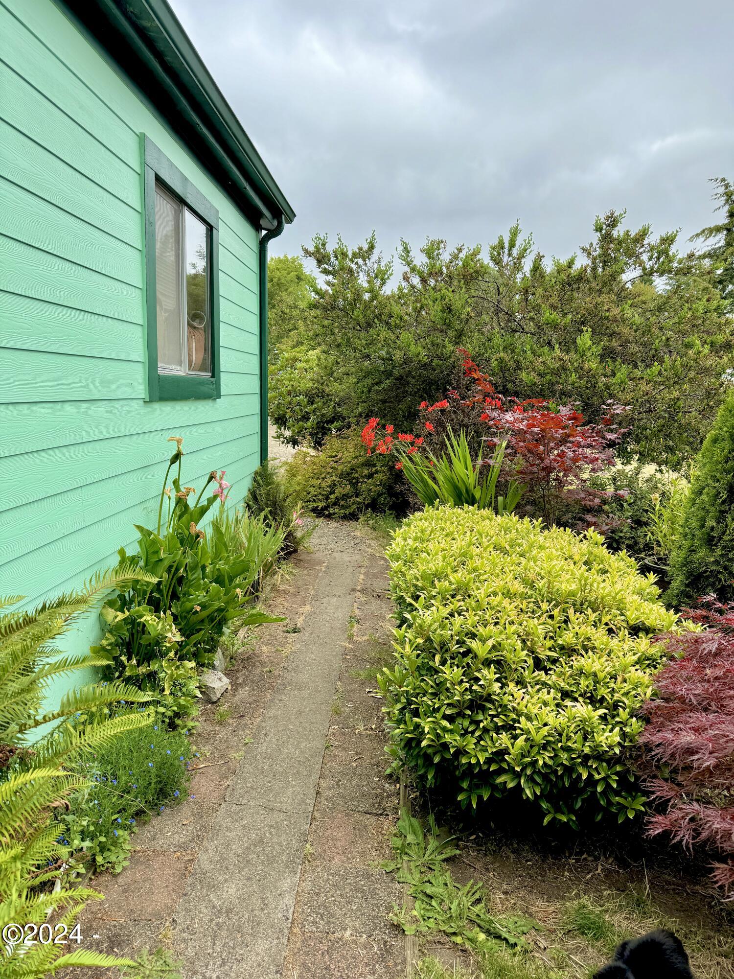 724 Southwest Ferry Avenue, Unit 73 Siletz, OR 97380 - Photo 21 of 24 Exterior