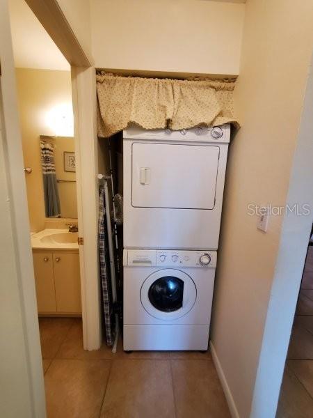 25275 Rampart Boulevard, Unit 1605 Punta Gorda, FL 33983 - Photo 15 of 16 a utility room with dryer and washer