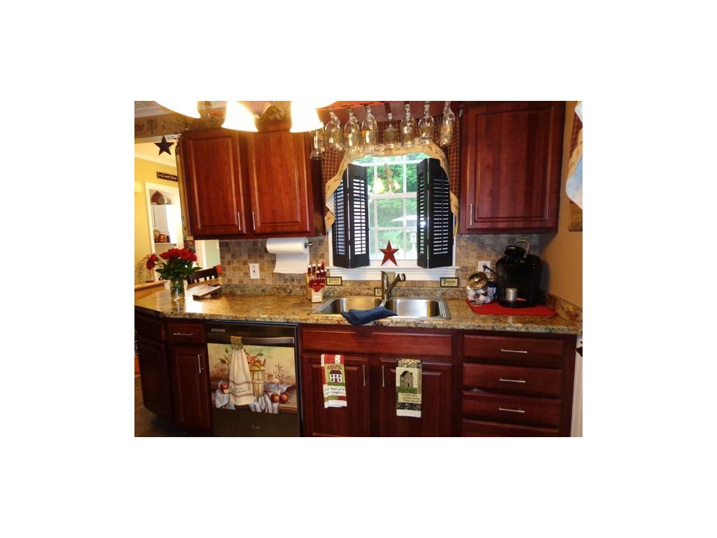 236 Cherokee Road Bristol, VA 24201 - Photo 15 of 25 Kitchen