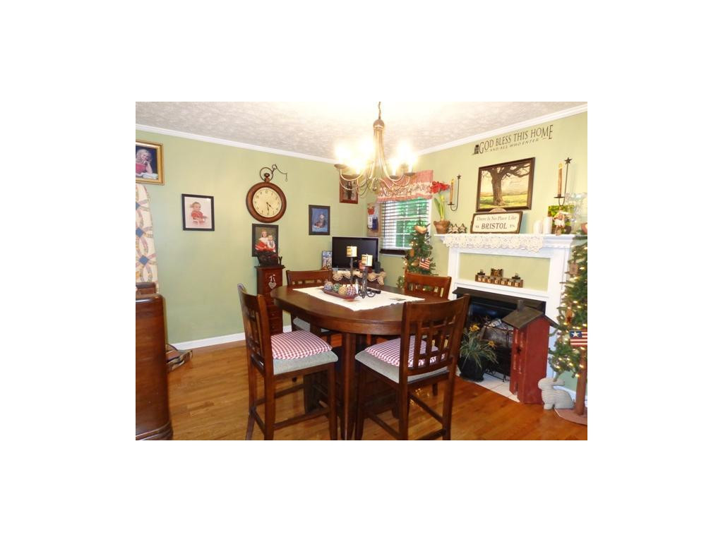 236 Cherokee Road Bristol, VA 24201 - Photo 17 of 25 Dining Room