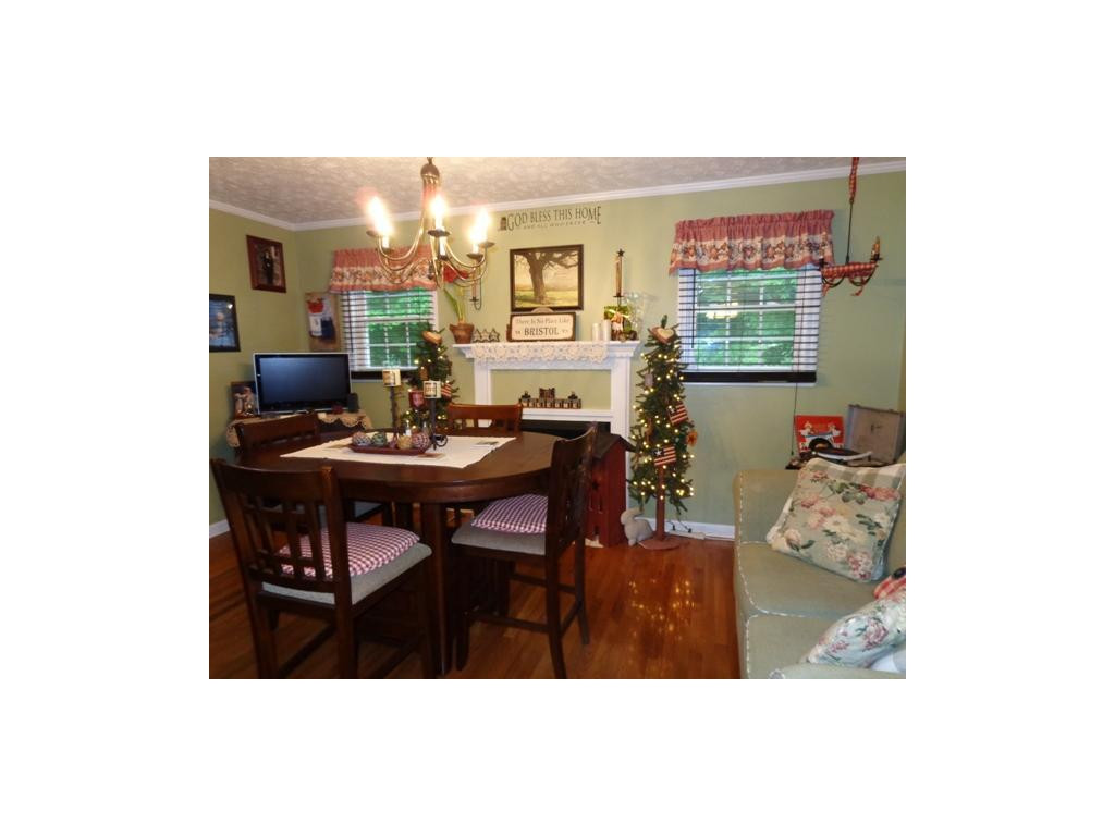 236 Cherokee Road Bristol, VA 24201 - Photo 18 of 25 Dining Room