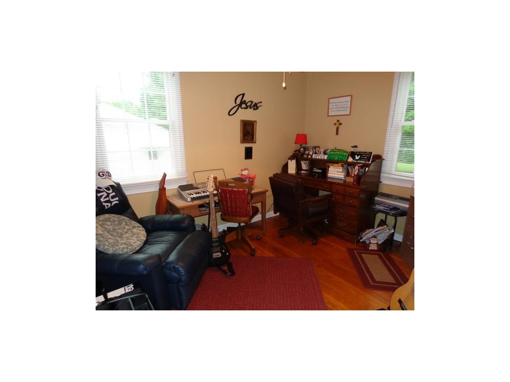 236 Cherokee Road Bristol, VA 24201 - Photo 22 of 25 BedroomOffice