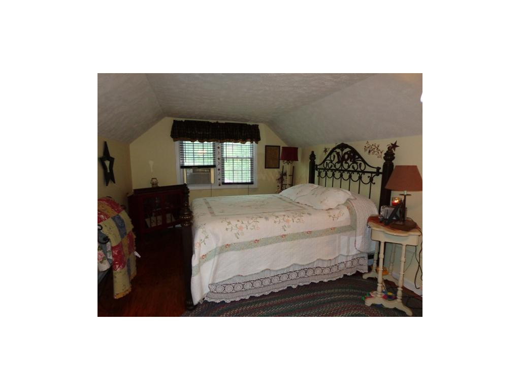 236 Cherokee Road Bristol, VA 24201 - Photo 23 of 25 Bedroom 2nd Level