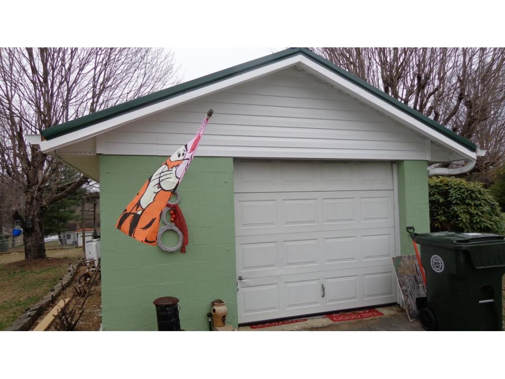 236 Cherokee Road Bristol, VA 24201 - Photo 5 of 25 New Metal Roof Siding