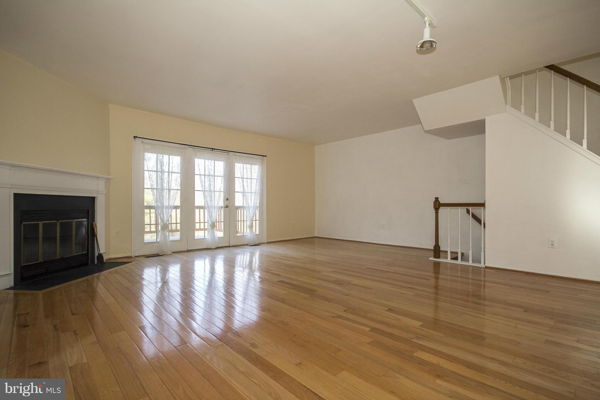 3932 Forest Valley Road Baltimore, MD 21234 - Photo 11 of 30 Living Room