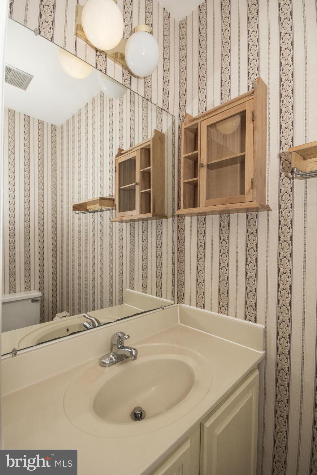 3932 Forest Valley Road Baltimore, MD 21234 - Photo 5 of 30 Bath