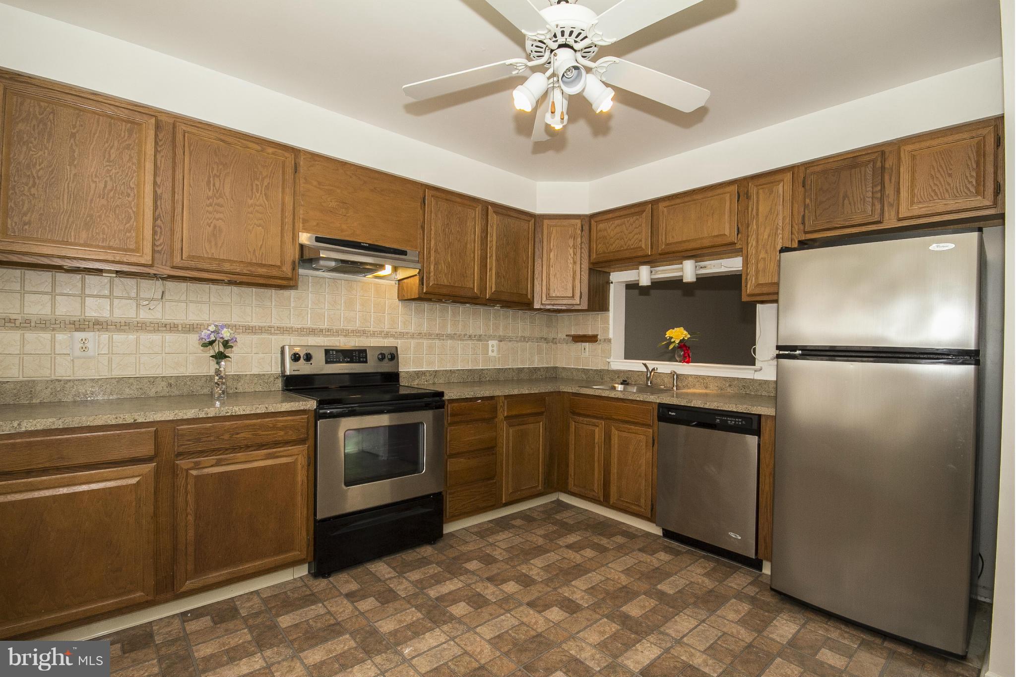 3932 Forest Valley Road Baltimore, MD 21234 - Photo 7 of 30 Kitchen