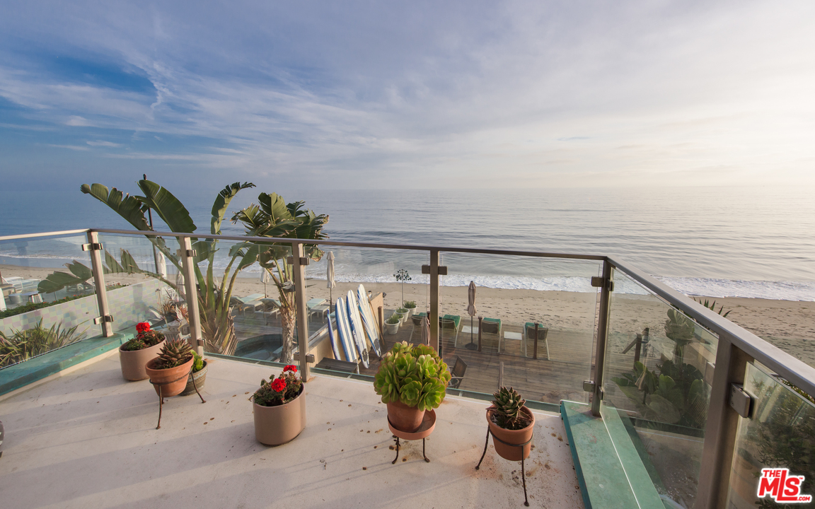 23768 Malibu Road Malibu, CA 90265 - Photo 15 of 23 a view of a interior of the house