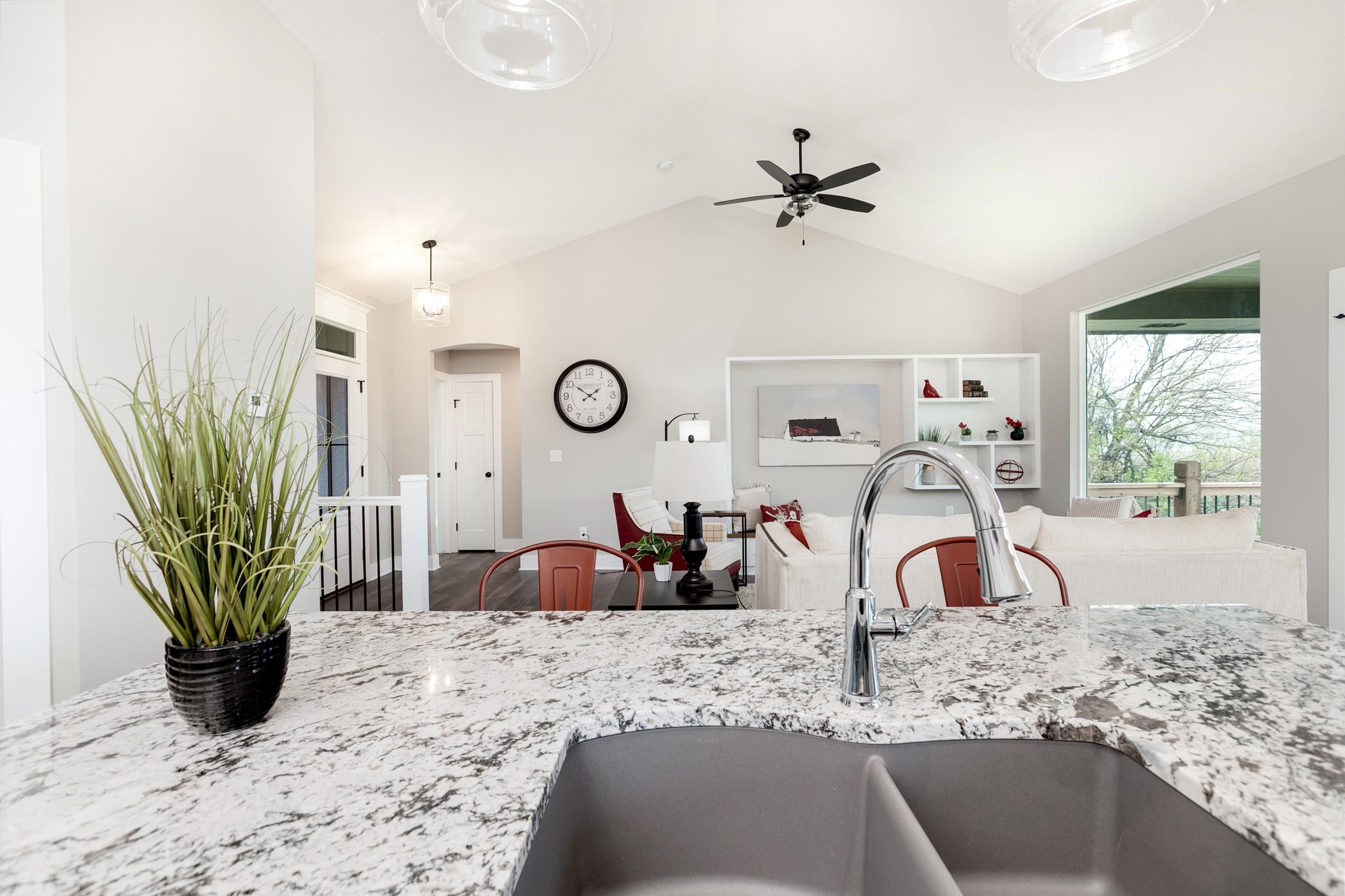 3318 South Capri Street Wichita, KS 67210 - Photo 13 of 36