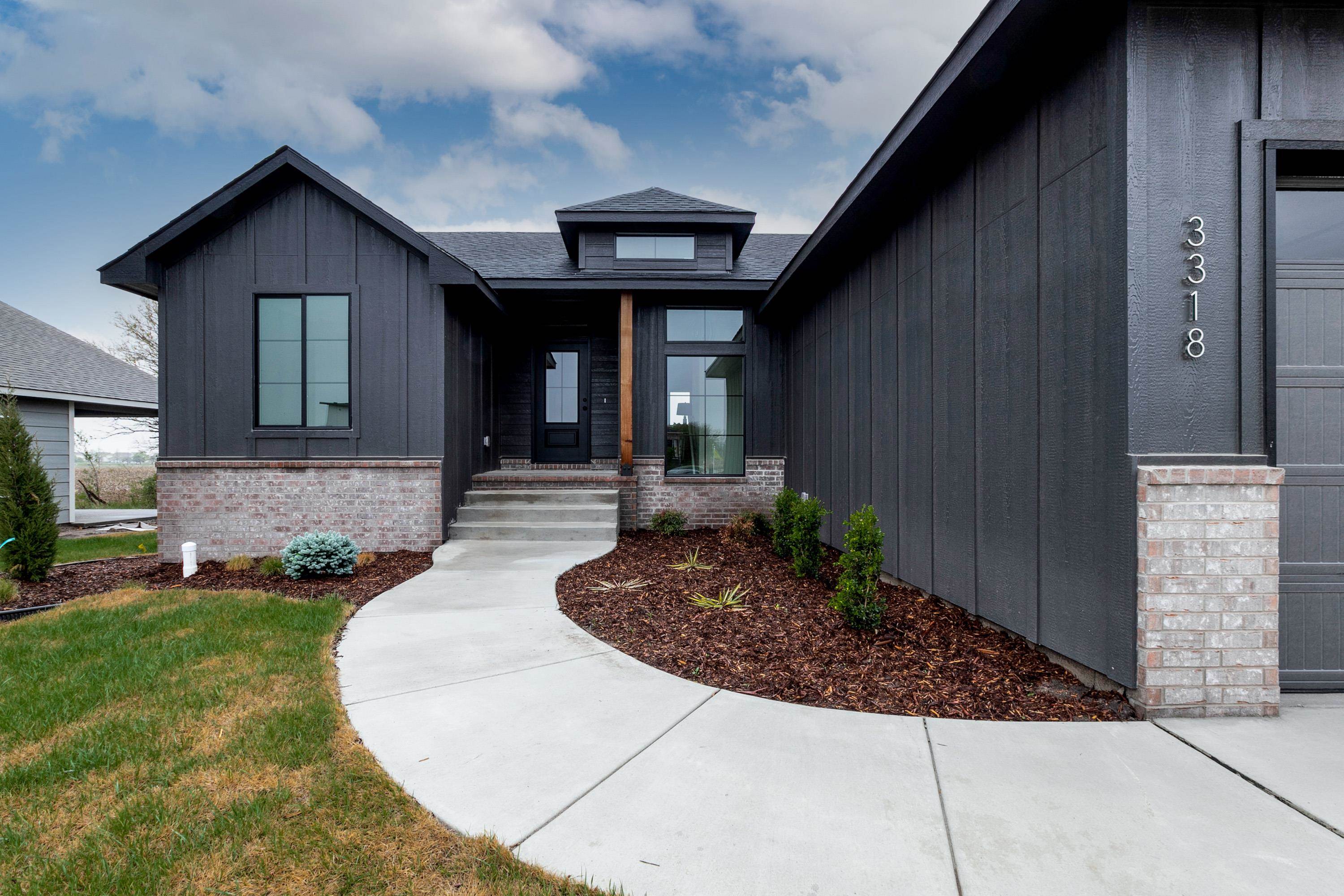 3318 South Capri Street Wichita, KS 67210 - Photo 2 of 36