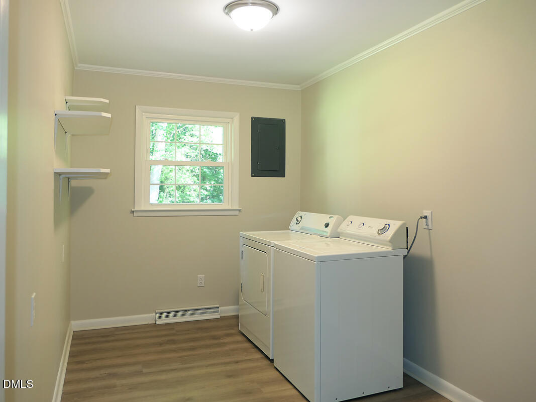 1075 Manns Chapel Road Pittsboro, NC 27312 - Photo 27 of 33 za laundry