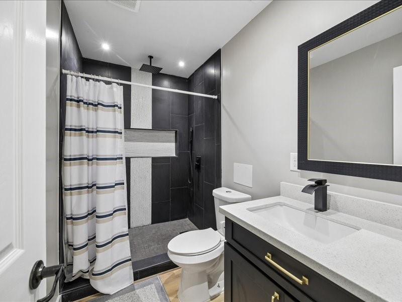 7402 Alabonson Road, Unit 202 Houston, TX 77088 - Photo 3 of 5