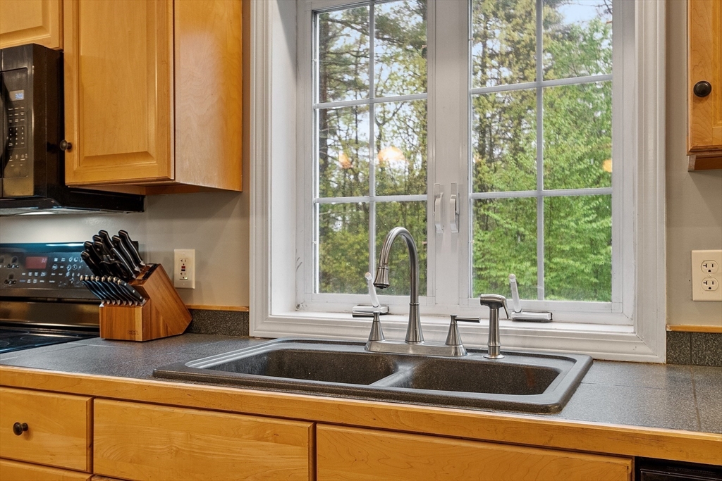 134 Fitchburg Road Townsend, MA 01469 - Photo 8 of 42