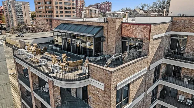 $3,950,000 | 433 Ward Parkway, Unit 7E, Kansas City, MO 64112