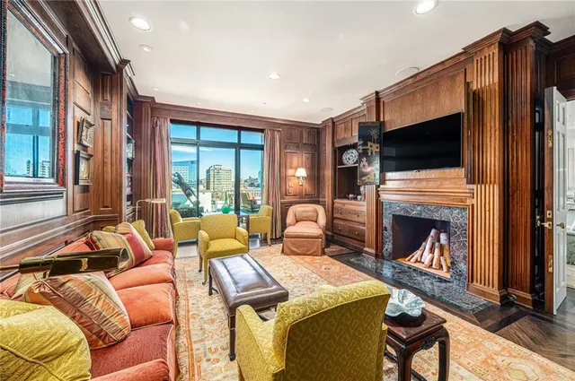 $3,950,000 | 433 Ward Parkway, Unit 7E, Kansas City, MO 64112