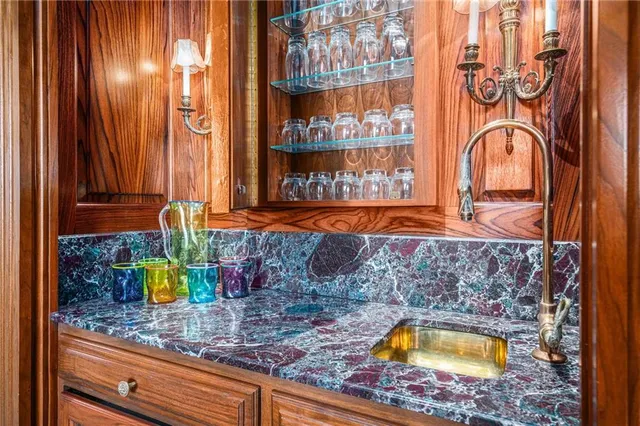 $3,950,000 | 433 Ward Parkway, Unit 7E, Kansas City, MO 64112