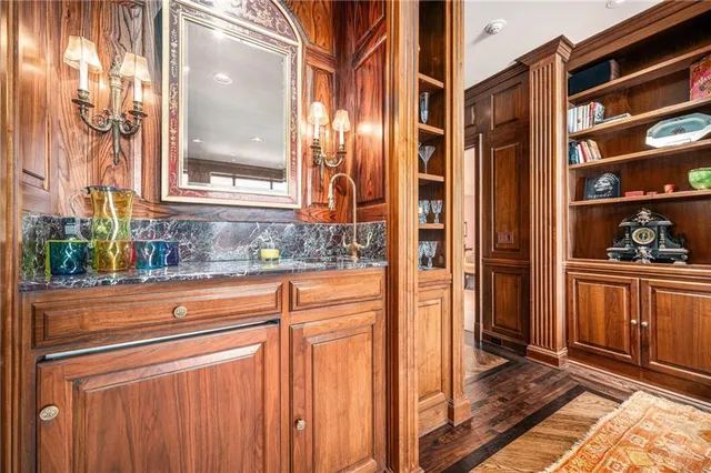 $3,950,000 | 433 Ward Parkway, Unit 7E, Kansas City, MO 64112