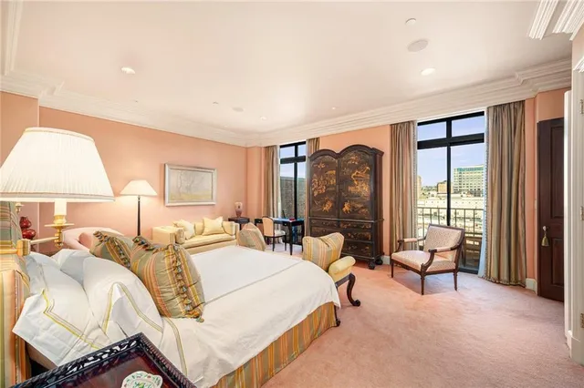 $3,950,000 | 433 Ward Parkway, Unit 7E, Kansas City, MO 64112