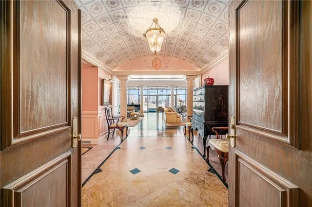 $3,950,000 | 433 Ward Parkway, Unit 7E, Kansas City, MO 64112