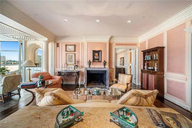 $3,950,000 | 433 Ward Parkway, Unit 7E, Kansas City, MO 64112