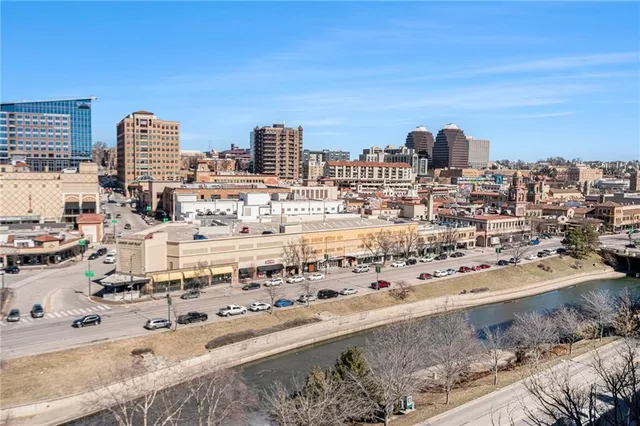$3,950,000 | 433 Ward Parkway, Unit 7E, Kansas City, MO 64112