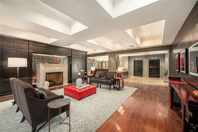 $3,950,000 | 433 Ward Parkway, Unit 7E, Kansas City, MO 64112