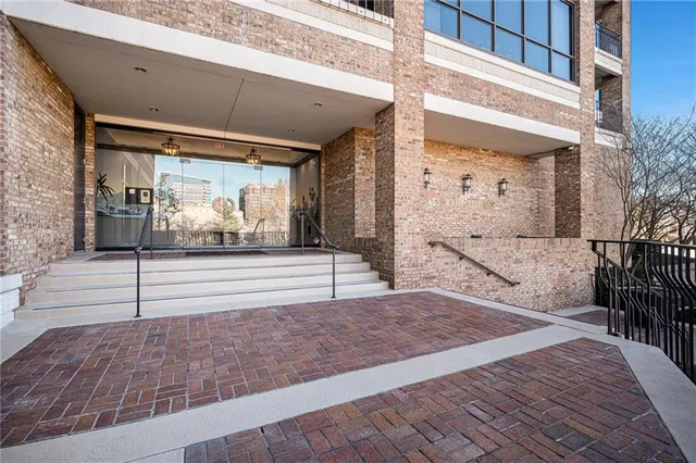 $3,950,000 | 433 Ward Parkway, Unit 7E, Kansas City, MO 64112