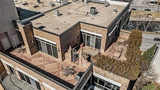 $3,950,000 | 433 Ward Parkway, Unit 7E, Kansas City, MO 64112