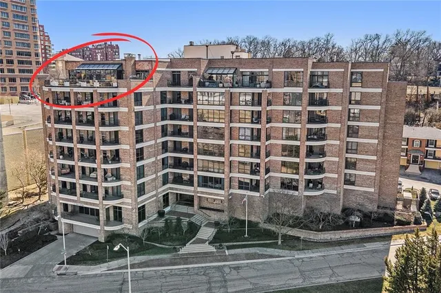 $3,950,000 | 433 Ward Parkway, Unit 7E, Kansas City, MO 64112