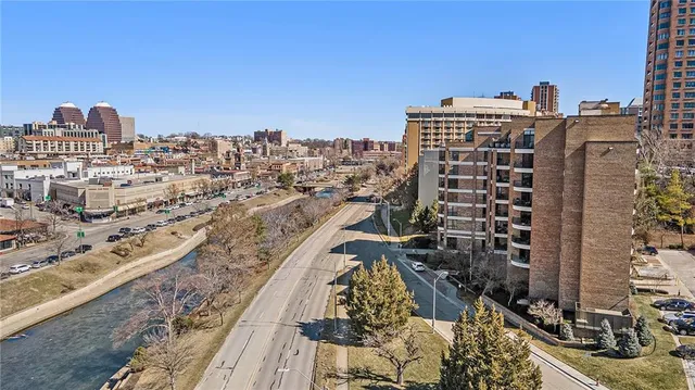 $3,950,000 | 433 Ward Parkway, Unit 7E, Kansas City, MO 64112
