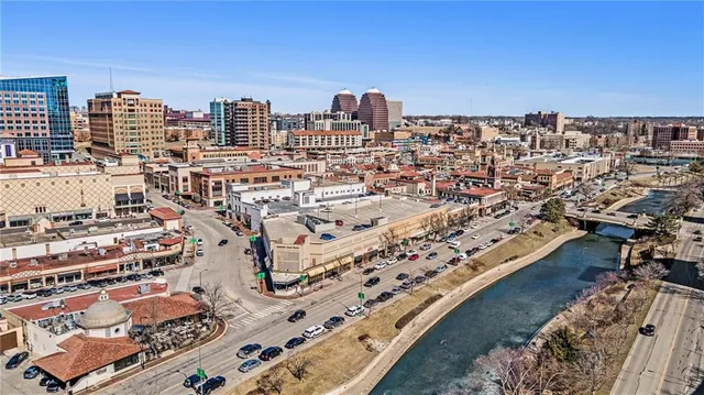 $3,950,000 | 433 Ward Parkway, Unit 7E, Kansas City, MO 64112