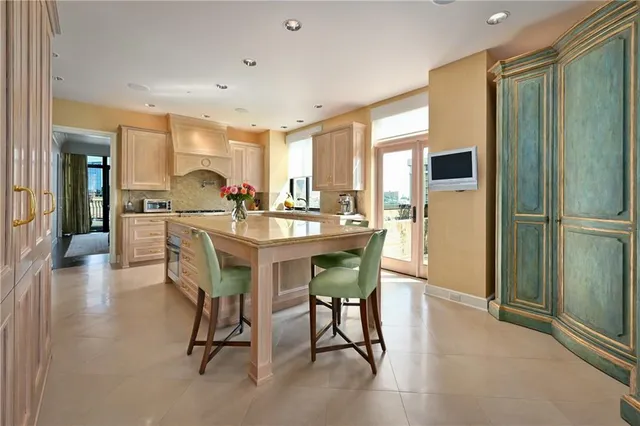 $3,950,000 | 433 Ward Parkway, Unit 7E, Kansas City, MO 64112