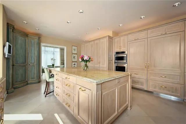 $3,950,000 | 433 Ward Parkway, Unit 7E, Kansas City, MO 64112