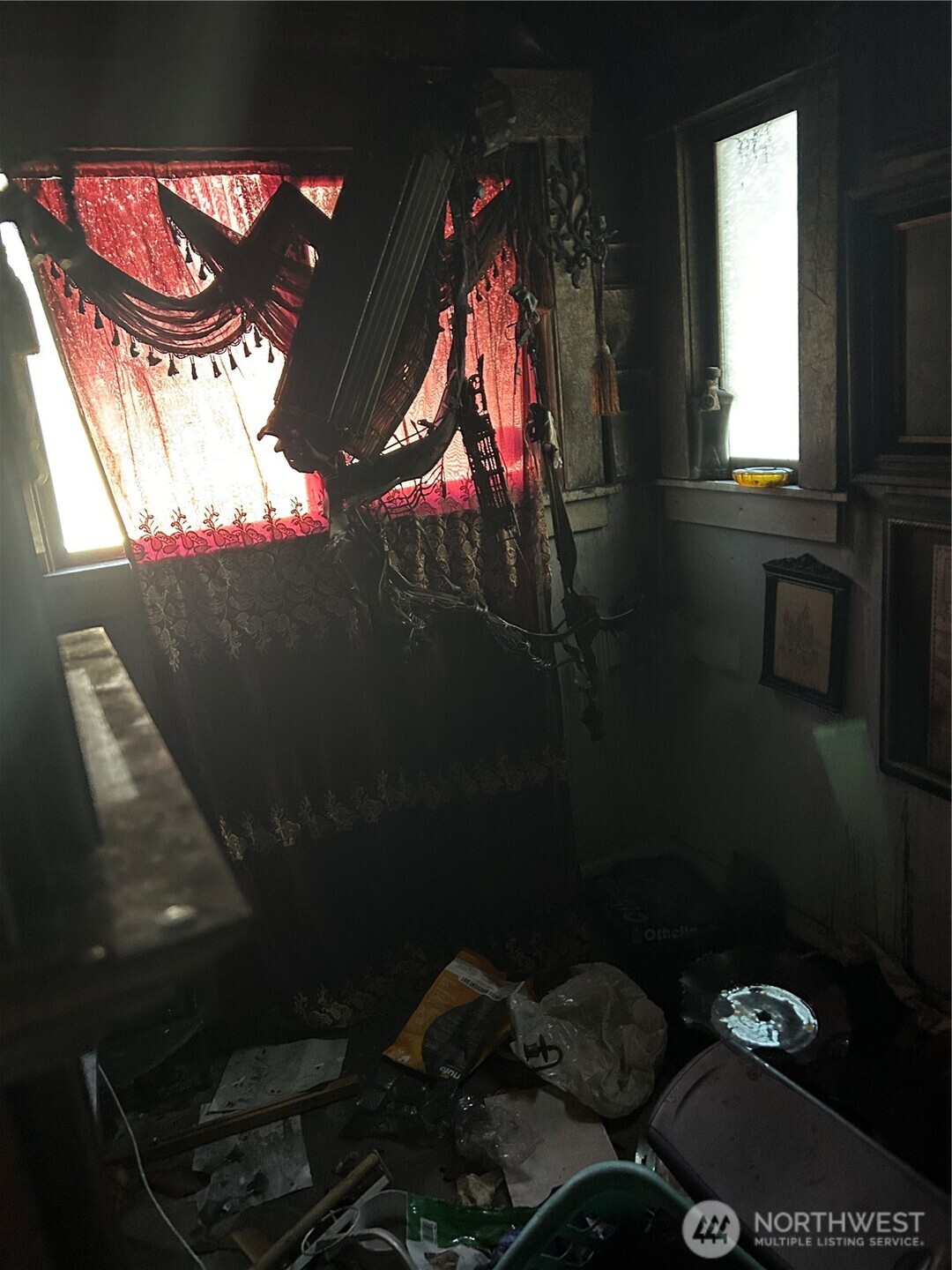 4013 High Street Everett, WA 98201 - Photo 4 of 10 a view of a balcony