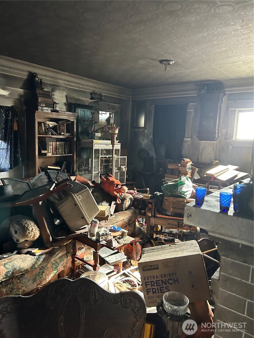 4013 High Street Everett, WA 98201 - Photo 5 of 10 a room with furniture and gym equipment