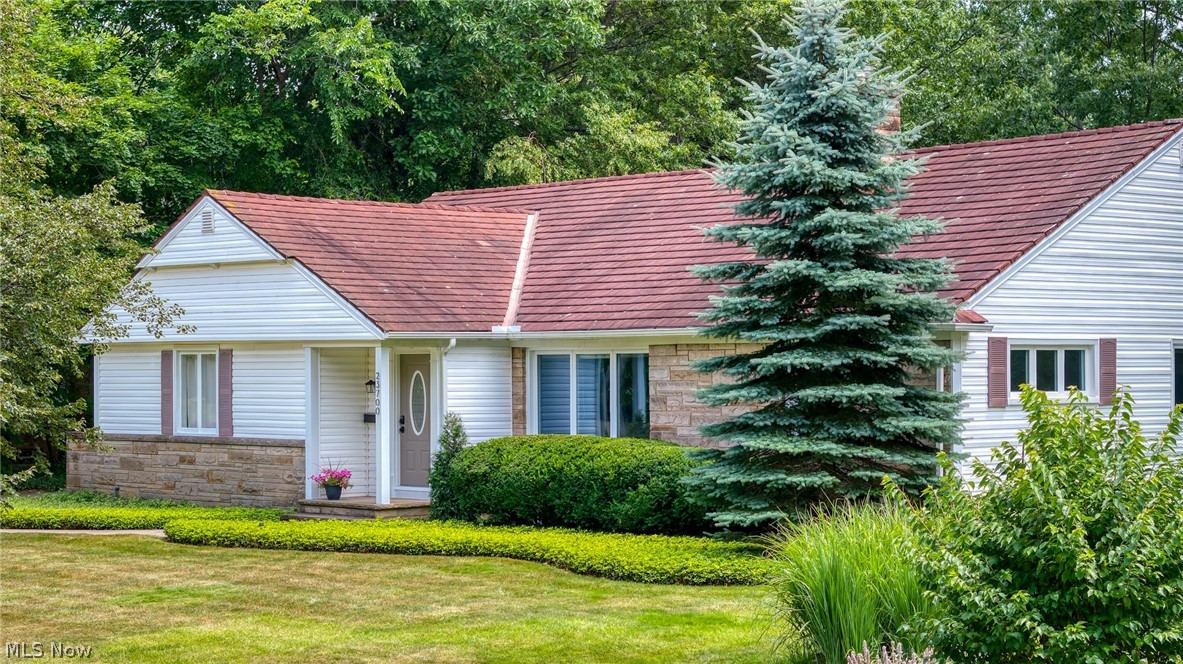23700 Hazelmere Road Shaker Heights, OH 44122 - Photo 3 of 45