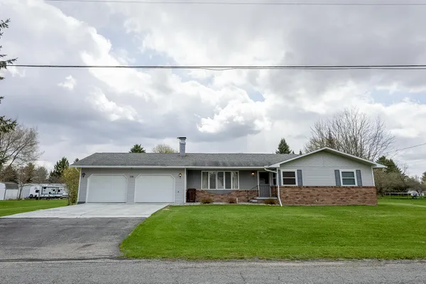 $219,999 | 330 Johnson Street, Edmore, MI 48829