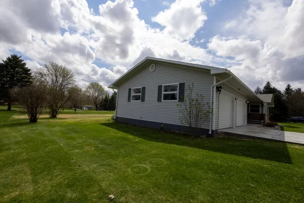 $219,999 | 330 Johnson Street, Edmore, MI 48829