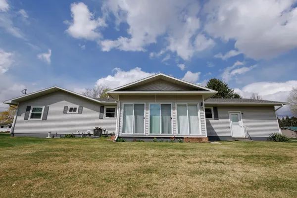 $219,999 | 330 Johnson Street, Edmore, MI 48829