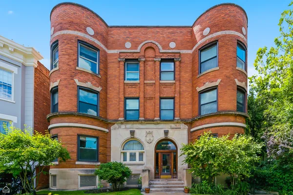 $480,000 | 5718 South Dorchester Avenue, Unit 1, Chicago, IL 60637