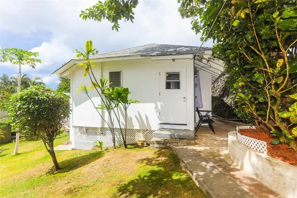 $2,500 | 2534 East Manoa Road, Unit B, Honolulu, HI 96822