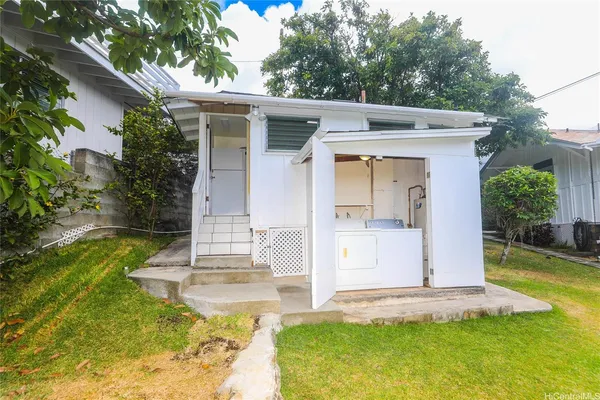 $2,500 | 2534 East Manoa Road, Unit B, Honolulu, HI 96822