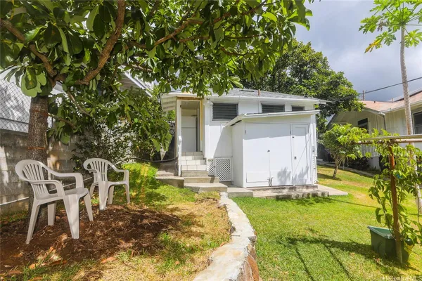$2,500 | 2534 East Manoa Road, Unit B, Honolulu, HI 96822