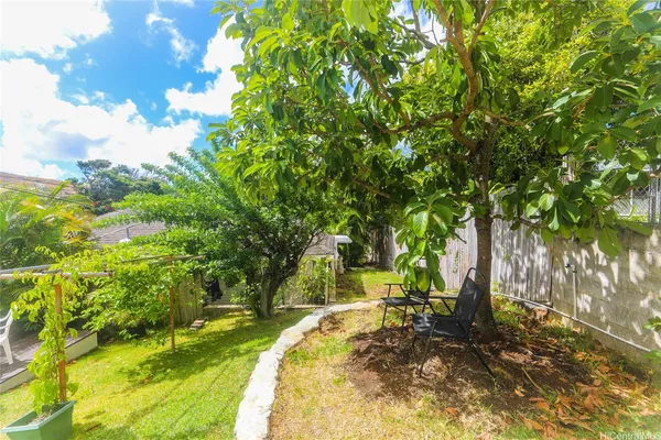 $2,500 | 2534 East Manoa Road, Unit B, Honolulu, HI 96822