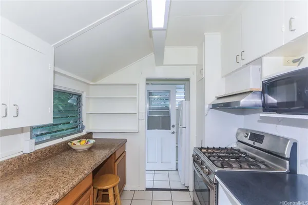 $2,500 | 2534 East Manoa Road, Unit B, Honolulu, HI 96822