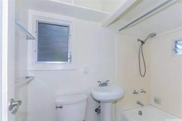 $2,500 | 2534 East Manoa Road, Unit B, Honolulu, HI 96822
